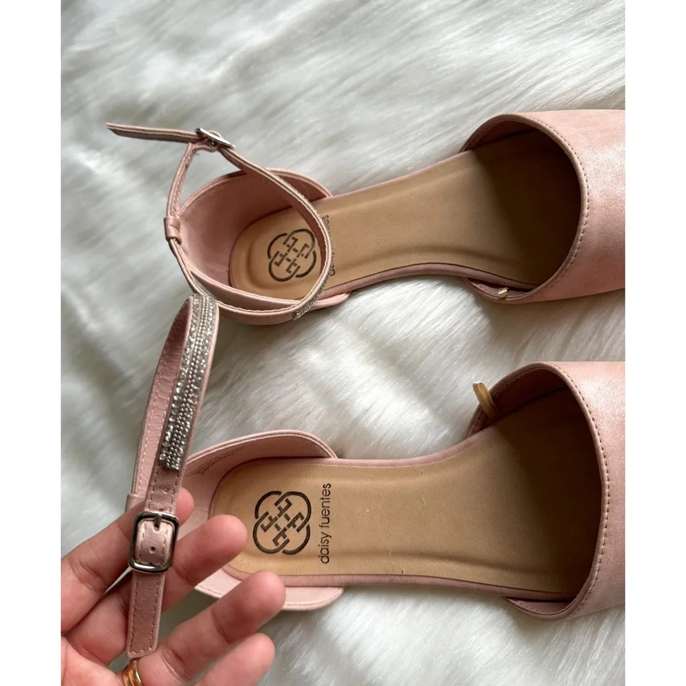 NEVER USED, Daisy Fuentes, ankle strap flats - Picture 4 of 7